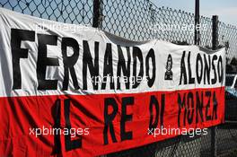 A banner for Fernando Alonso (ESP) Ferrari. 06.09.2012. Formula 1 World Championship, Rd 13, Italian Grand Prix, Monza, Italy, Preparation Day