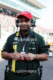 Tony Fernandes (MAL) Caterham Team Principal on the grid. 07.10.2012. Formula 1 World Championship, Rd 15, Japanese Grand Prix, Suzuka, Japan, Race Day.