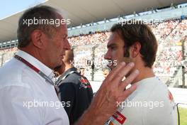 (L to R): Dr Helmut Marko (AUT) Red Bull Motorsport Consultant with Jean-Eric Vergne (FRA) Scuderia Toro Rosso STR7 on the grid. 07.10.2012. Formula 1 World Championship, Rd 15, Japanese Grand Prix, Suzuka, Japan, Race Day.