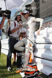 Will Buxton (GBR), Speed TV and Nico Hulkenberg (GER), Sahara Force India Formula One Team  07.10.2012. Formula 1 World Championship, Rd 15, Japanese Grand Prix, Suzuka, Japan, Race Day