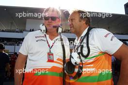 (L to R): Otmar Szafnauer (USA) Sahara Force India F1 Chief Operating Officer with Robert Fearnley (GBR) Sahara Force India F1 Team Deputy Team Principal on the grid. 07.10.2012. Formula 1 World Championship, Rd 15, Japanese Grand Prix, Suzuka, Japan, Race Day.