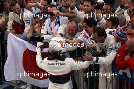 Kamui Kobayashi (JPN) Sauber celebrates his third position in parc ferme with the team. 07.10.2012. Formula 1 World Championship, Rd 15, Japanese Grand Prix, Suzuka, Japan, Race Day.