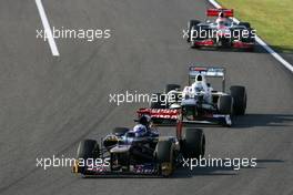 Daniel Ricciardo (AUS), Scuderia Toro Rosso and Kamui Kobayashi (JAP), Sauber F1 Team  07.10.2012. Formula 1 World Championship, Rd 15, Japanese Grand Prix, Suzuka, Japan, Race Day
