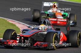 Lewis Hamilton (GBR) McLaren MP4/27 leads Nico Hulkenberg (GER) Sahara Force India F1 VJM05. 07.10.2012. Formula 1 World Championship, Rd 15, Japanese Grand Prix, Suzuka, Japan, Race Day.