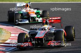 Lewis Hamilton (GBR) McLaren MP4/27 leads Nico Hulkenberg (GER) Sahara Force India F1 VJM05. 07.10.2012. Formula 1 World Championship, Rd 15, Japanese Grand Prix, Suzuka, Japan, Race Day.