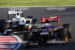 Daniel Ricciardo (AUS) Scuderia Toro Rosso STR7 leads Kamui Kobayashi (JPN) Sauber C31. 07.10.2012. Formula 1 World Championship, Rd 15, Japanese Grand Prix, Suzuka, Japan, Race Day.