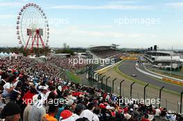 Fans watch Paul di Resta (GBR) Sahara Force India VJM05. 06.10.2012. Formula 1 World Championship, Rd 15, Japanese Grand Prix, Suzuka, Japan, Qualifying Day.