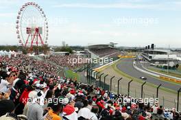 Fans watch Kamui Kobayashi (JPN) Sauber C31. 06.10.2012. Formula 1 World Championship, Rd 15, Japanese Grand Prix, Suzuka, Japan, Qualifying Day.