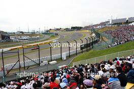 Fans watch Felipe Massa (BRA) Ferrari F2012 and Fernando Alonso (ESP) Ferrari F2012. 06.10.2012. Formula 1 World Championship, Rd 15, Japanese Grand Prix, Suzuka, Japan, Qualifying Day.