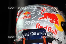Sebastian Vettel (GER) Red Bull Racing RB8 with Japanese themed helmet. 06.10.2012. Formula 1 World Championship, Rd 15, Japanese Grand Prix, Suzuka, Japan, Qualifying Day.