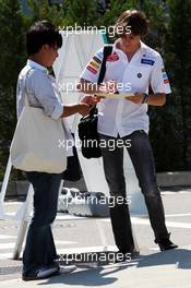 Esteban Gutierrez (MEX) Sauber Third Driver signs autographs for the fans. 07.10.2012. Formula 1 World Championship, Rd 15, Japanese Grand Prix, Suzuka, Japan, Race Day.