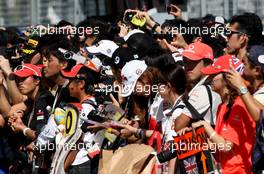 Fans 04.10.2012. Formula 1 World Championship, Rd 15, Japanese Grand Prix, Suzuka, Japan, Preparation Day