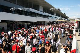 Fans at the pit lane walkabout. 04.10.2012. Formula 1 World Championship, Rd 15, Japanese Grand Prix, Suzuka, Japan, Preparation Day.