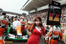Grid girl of Nico Hulkenberg (GER) Sahara Force India F1. 14.10.2012. Formula 1 World Championship, Rd 16, Korean Grand Prix, Yeongam, South Korea, Race Day.