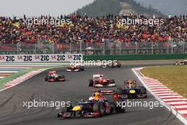 Sebastian Vettel (GER) Red Bull Racing RB8 leads at the start of the race. 14.10.2012. Formula 1 World Championship, Rd 16, Korean Grand Prix, Yeongam, South Korea, Race Day.