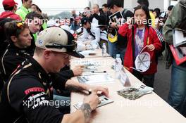 Kimi Raikkonen (FIN) Lotus F1 Team signs autographs for the fans. 13.10.2012. Formula 1 World Championship, Rd 16, Korean Grand Prix, Yeongam, South Korea, Qualifying Day.