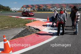 Last minute work on the first corner  11.10.2012. Formula 1 World Championship, Rd 16, Korean Grand Prix, Yeongam, Korea, Preparation Day