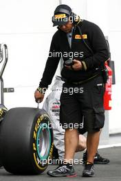 Pirelli technician 12.09.2012. Formula One Young Drivers Test, Day 2, Magny-Cours, France.