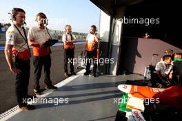 Sahara Force India Formula One Team engineers 11.09.2012. Formula One Young Drivers Test, Day 1, Magny-Cours, France.
