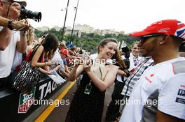 Lewis Hamilton (GBR) McLaren signs autographs for the fans. 25.05.2012. Formula 1 World Championship, Rd 6, Monaco Grand Prix, Monte Carlo, Monaco, Friday