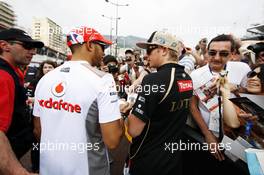 (L to R): Lewis Hamilton (GBR) McLaren with Kimi Raikkonen (FIN) Lotus F1 Team. 25.05.2012. Formula 1 World Championship, Rd 6, Monaco Grand Prix, Monte Carlo, Monaco, Friday