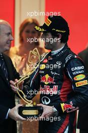 Race winner Mark Webber (AUS) Red Bull Racing on the podium with HSH Prince Albert of Monaco (MON). 27.05.2012. Formula 1 World Championship, Rd 6, Monaco Grand Prix, Monte Carlo, Monaco, Race Day