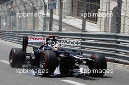 Pastor Maldonado (VEN) Williams FW34 with damaged front wing at the start of the race. 27.05.2012. Formula 1 World Championship, Rd 6, Monaco Grand Prix, Monte Carlo, Monaco, Race Day