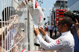 Lewis Hamilton (GBR) McLaren signs autographs for the fans. 26.05.2012. Formula 1 World Championship, Rd 6, Monaco Grand Prix, Monte Carlo, Monaco, Qualifying Day