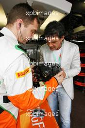 Antonio Banderas (ESP) Actor with the Sahara Force India F1 Team. 27.05.2012. Formula 1 World Championship, Rd 6, Monaco Grand Prix, Monte Carlo, Monaco, Race Day