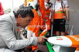 Antonio Banderas (ESP) Actor with  the Sahara Force India F1 Team. 27.05.2012. Formula 1 World Championship, Rd 6, Monaco Grand Prix, Monte Carlo, Monaco, Race Day