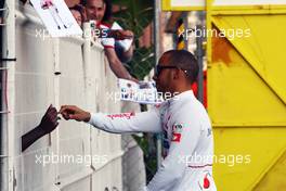 Lewis Hamilton (GBR) McLaren signs autographs for the fans. 24.05.2012. Formula 1 World Championship, Rd 6, Monaco Grand Prix, Monte Carlo, Monaco, Practice Day