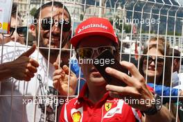 Fernando Alonso (ESP) Ferrari with fans. 23.05.2012. Formula 1 World Championship, Rd 6, Monaco Grand Prix, Monte Carlo, Monaco, Preparation Day