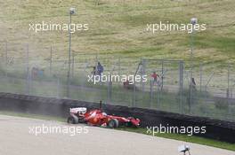 Fernando Alonso (ESP), Scuderia Ferrari crashes 03.05.2012. Formula 1 World Championship, Testing, Mugello, Italy
