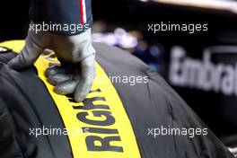 Williams Mechanic 02.05.2012. Formula 1 World Championship, Testing, Mugello, Italy