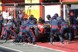Daniel Ricciardo (AUS), Scuderia Toro Rosso pit stop  02.05.2012. Formula 1 World Championship, Testing, Mugello, Italy