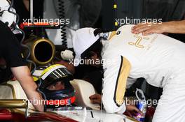 (L to R): Pedro De La Rosa (ESP) HRT Formula 1 Team F112 with team mate Narain Karthikeyan (IND) Hispania Racing F1 Team (HRT). 23.03.2012. Formula 1 World Championship, Rd 2, Malaysian Grand Prix, Sepang, Malaysia, Friday Practice