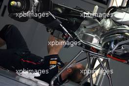 Red Bull Racing mechanic 23.03.2012. Formula 1 World Championship, Rd 2, Malaysian Grand Prix, Sepang, Malaysia, Friday