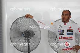 Lewis Hamilton (GBR) McLaren keeps cool in the pits. 23.03.2012. Formula 1 World Championship, Rd 2, Malaysian Grand Prix, Sepang, Malaysia, Friday Practice