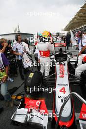 Lewis Hamilton (GBR) McLaren MP4/27 on the grid. 25.03.2012. Formula 1 World Championship, Rd 2, Malaysian Grand Prix, Sepang, Malaysia, Sunday Pre-Race Grid