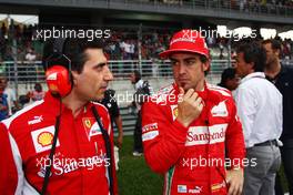 (L to R): Andrea Stella (ITA) Ferrari Race Engineer with Fernando Alonso (ESP) Ferrari on the grid. 25.03.2012. Formula 1 World Championship, Rd 2, Malaysian Grand Prix, Sepang, Malaysia, Sunday Pre-Race Grid