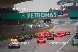 The start of the race. 25.03.2012. Formula 1 World Championship, Rd 2, Malaysian Grand Prix, Sepang, Malaysia, Sunday Race