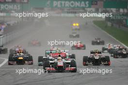 Lewis Hamilton (GBR) McLaren MP4/27 leads at the start of the race. 25.03.2012. Formula 1 World Championship, Rd 2, Malaysian Grand Prix, Sepang, Malaysia, Sunday Race