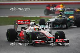 Lewis Hamilton (GBR) McLaren MP4/27 leads Nico Rosberg (GER) Mercedes AMG F1 W03. 25.03.2012. Formula 1 World Championship, Rd 2, Malaysian Grand Prix, Sepang, Malaysia, Sunday Race