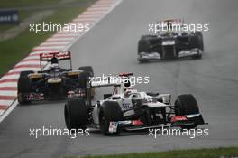 Kamui Kobayashi (JAP), Sauber F1 Team  leads Jean-Eric Vergne (FRA), Scuderia Toro Rosso  25.03.2012. Formula 1 World Championship, Rd 2, Malaysian Grand Prix, Sepang, Malaysia, Sunday Race