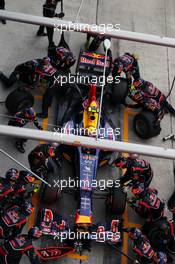 Mark Webber (AUS) Red Bull Racing RB8 makes a pit stop. 25.03.2012. Formula 1 World Championship, Rd 2, Malaysian Grand Prix, Sepang, Malaysia, Sunday Race