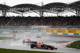 Mark Webber (AUS) Red Bull Racing RB8 leads Fernando Alonso (ESP) Ferrari F2012. 25.03.2012. Formula 1 World Championship, Rd 2, Malaysian Grand Prix, Sepang, Malaysia, Sunday Race