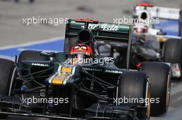 Heikki Kovalainen (FIN), Caterham F1 Team leads Kamui Kobayashi (JAP), Sauber F1 Team  24.03.2012. Formula 1 World Championship, Rd 2, Malaysian Grand Prix, Sepang, Malaysia, Saturday Qualifying