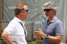 (L to R): Jonathan Palmer (GBR) with Damon Hill (GBR) Sky Sports Presenter. 25.03.2012. Formula 1 World Championship, Rd 2, Malaysian Grand Prix, Sepang, Malaysia, Sunday