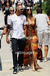 (L to R): Lewis Hamilton (GBR) McLaren with girlfriend Nicole Scherzinger (USA) Singer. 25.03.2012. Formula 1 World Championship, Rd 2, Malaysian Grand Prix, Sepang, Malaysia, Sunday