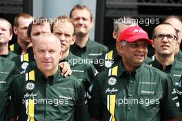 (L to R): Mike Gascoyne (GBR) Caterham Group Chief Technical Office and Tony Fernandes (MAL) Caterham Team Principal at a Caterham F1 Team Photograph. 25.03.2012. Formula 1 World Championship, Rd 2, Malaysian Grand Prix, Sepang, Malaysia, Sunday